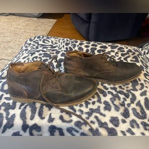 Kenneth Cole brown leather ankle boots! Size 3